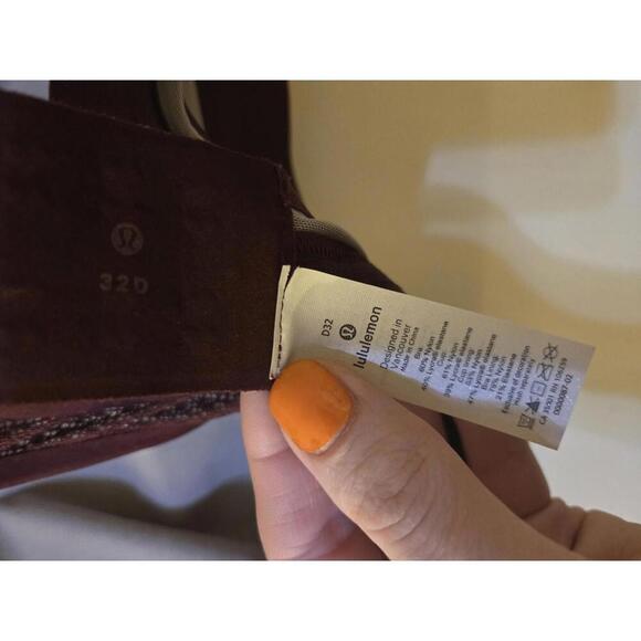 Lululemon Women's Activewear Bra - Size D32 - Picture 2 of 3